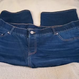 🌺CJ Banks Shaped fit faux fly pull on straight leg denim jean